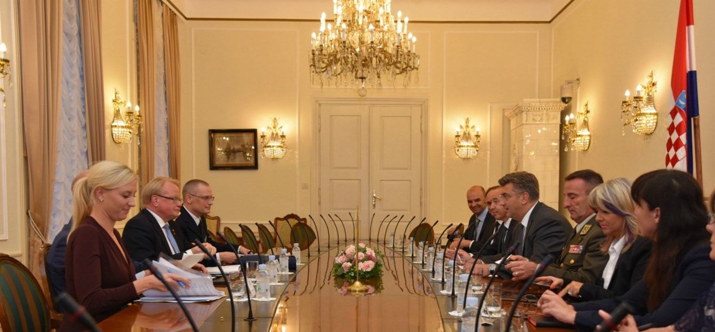 Predsjednik Vlade Andrej Plenković sa švedskim ministrom obrane Peterom Hultqvistom